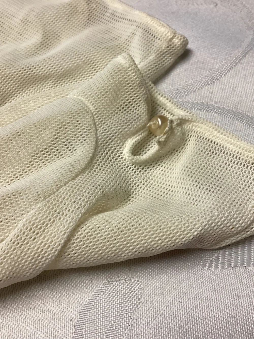 PARIS DESIGNED    vintage gloves, very rare mesh lovely pearl at wrist 💃